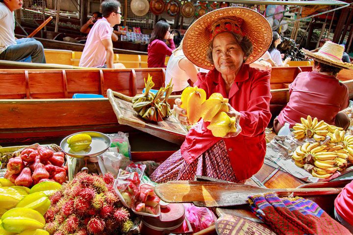 Damnoen Saduak Floating Market