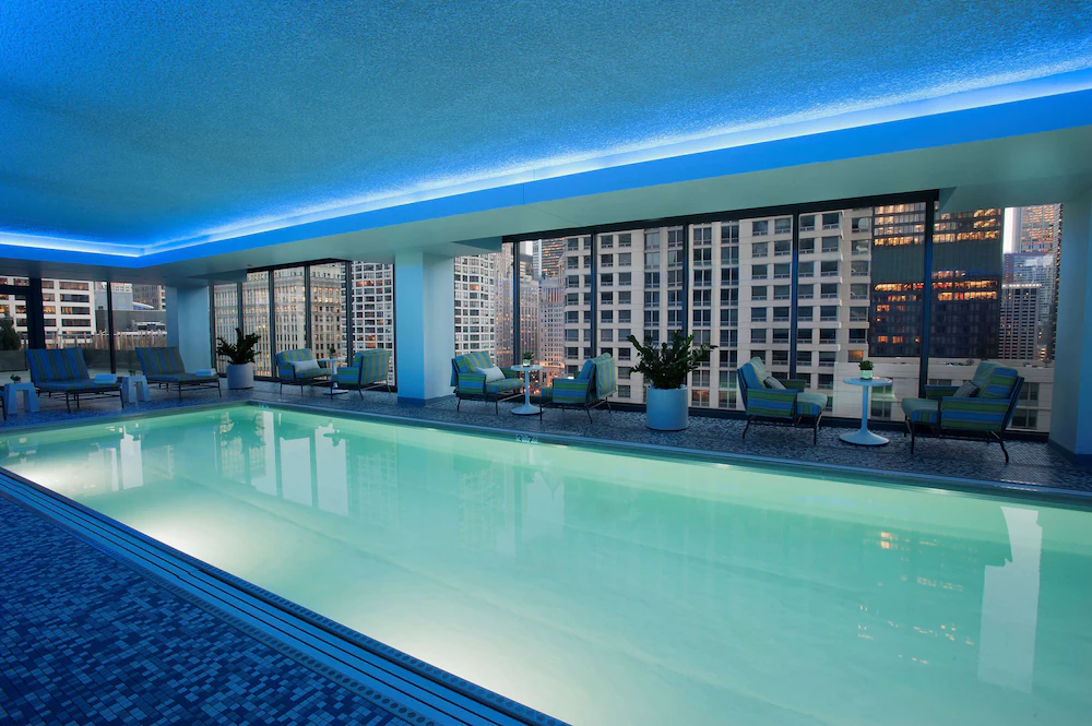 Royal Sonesta Chicago River North pool