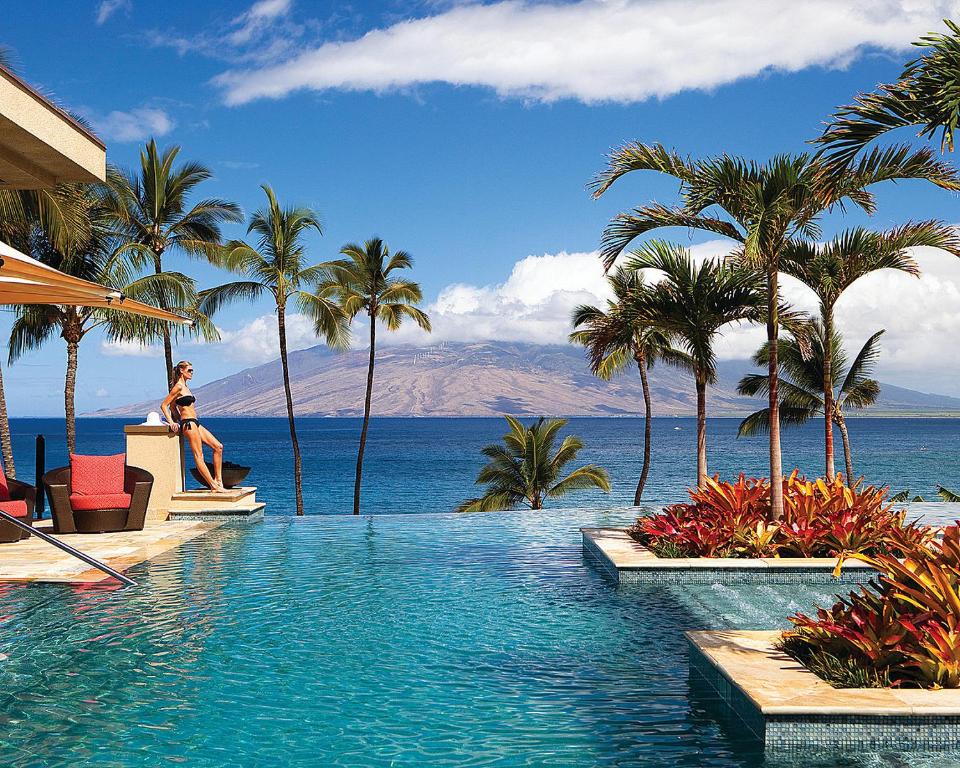Outdoor infinity pool of Four Seasons Resort Maui at Wailea