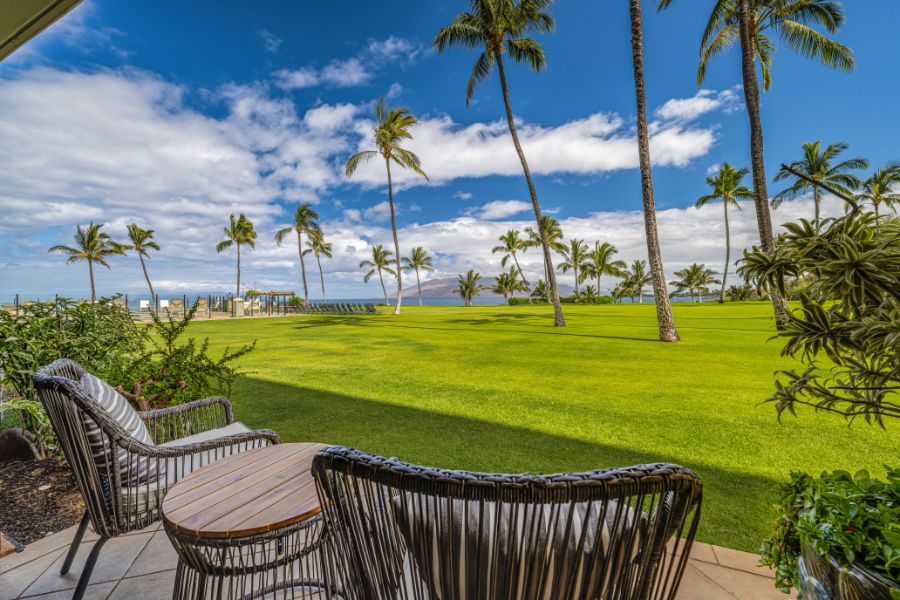 Lush green garden of Kihei Surfside Resort