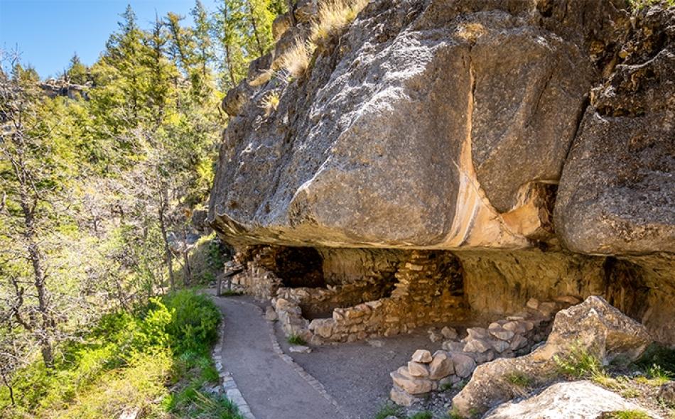  Visit Walnut Canyon National Monument